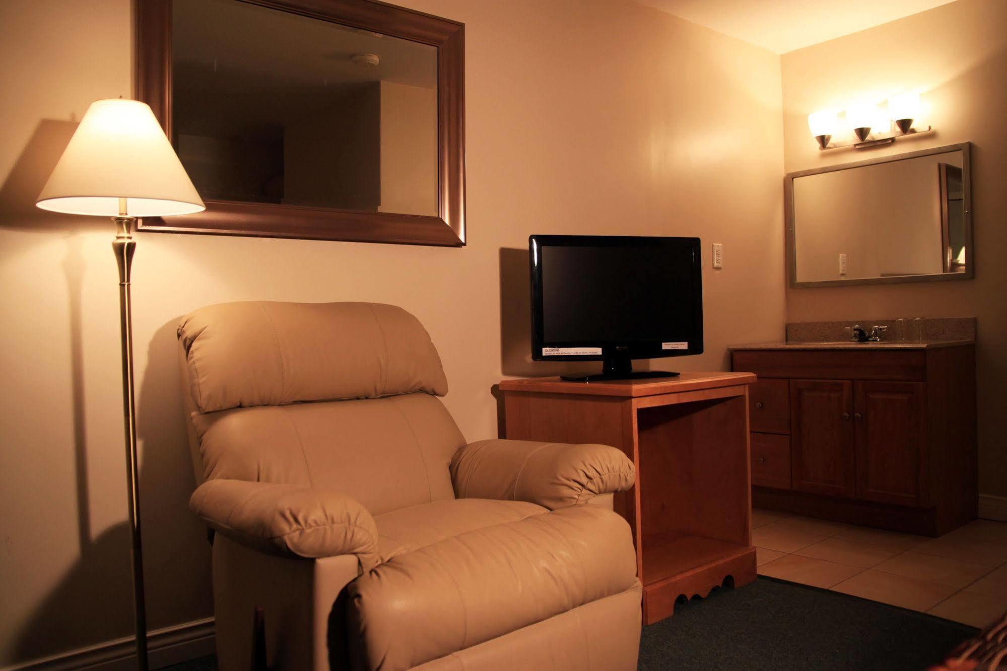 אלמה Alpine Motor Inn מראה חיצוני תמונה